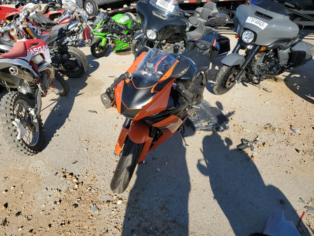 Obraz 2 z 2020 YAMAHA YZFR6  2020 z VIN JYARJ28E2LA007543
