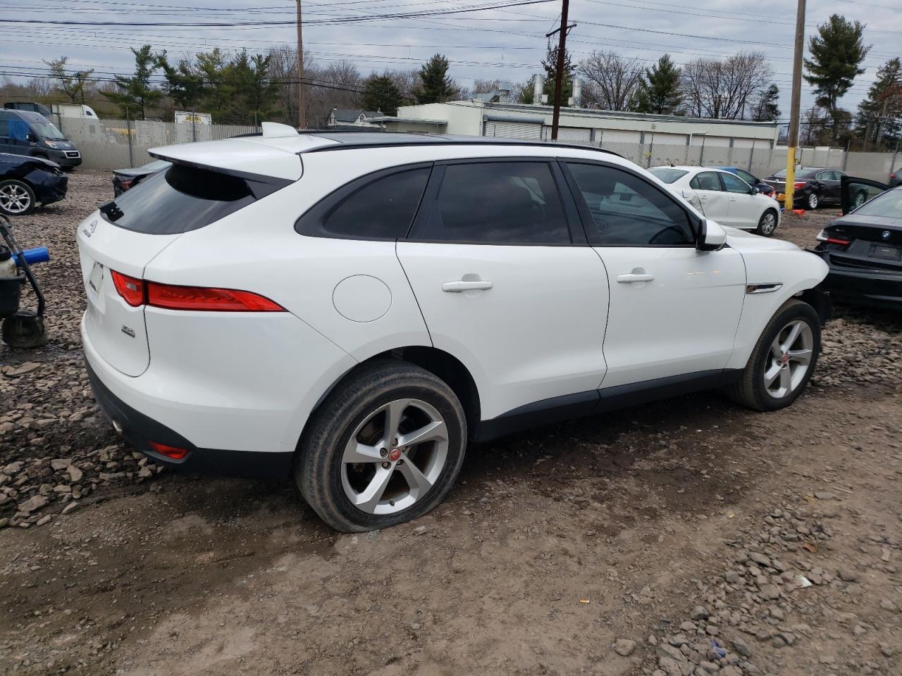 Image 3 of 2017 JAGUAR F-PACE PREMIUM 2017 with VIN SADCJ2BV9HA092525