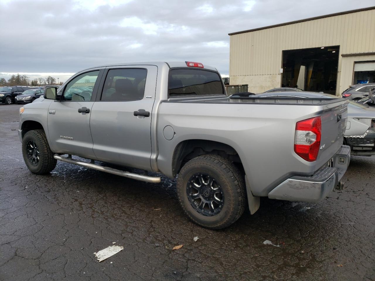 Image 2 of 2014 TOYOTA TUNDRA CREWMAX SR5 2014 with VIN 5TFDY5F14EX370115
