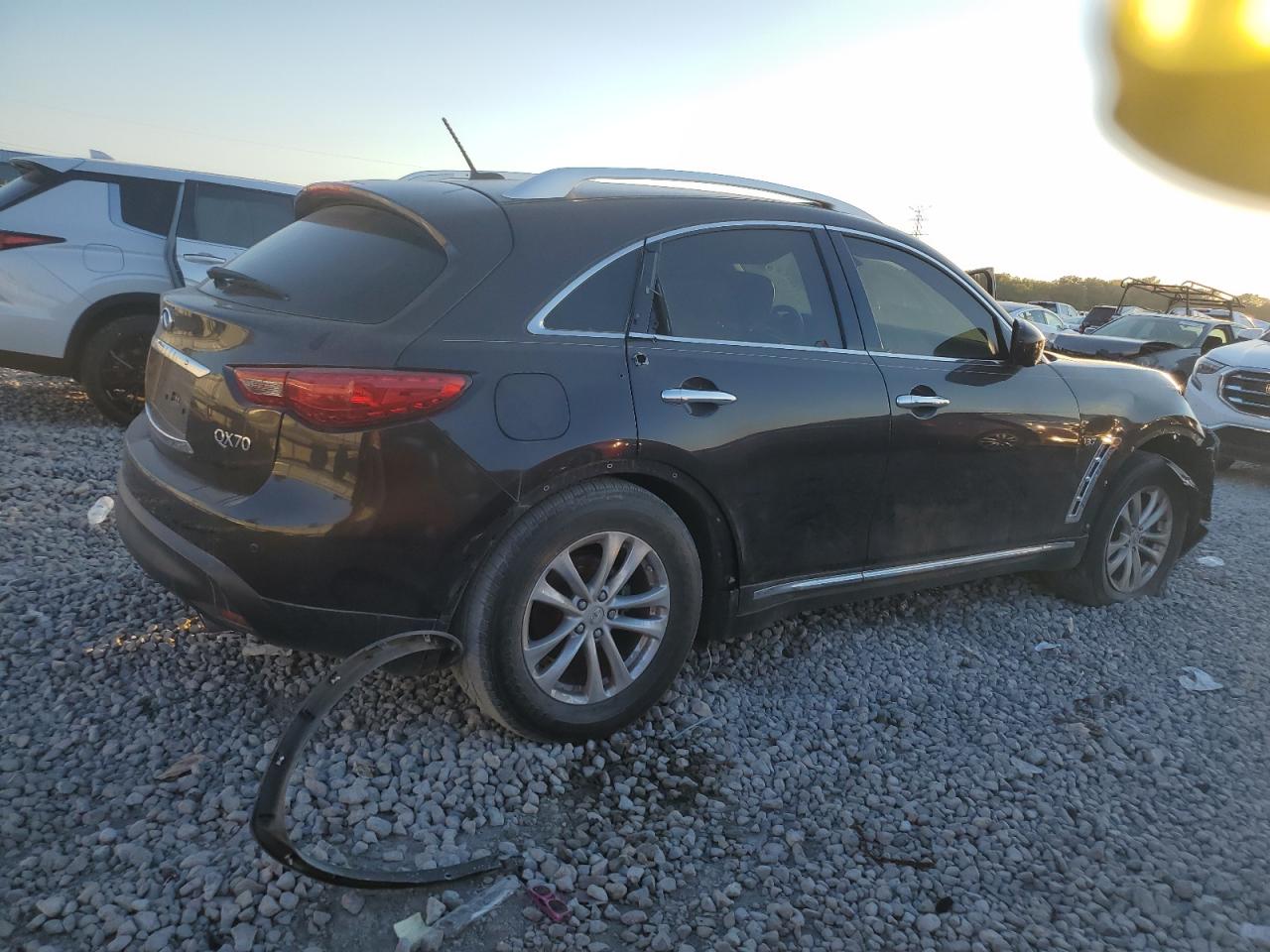 Image 3 of 2017 INFINITI QX70  2017 with VIN JN8CS1MU6HM140332
