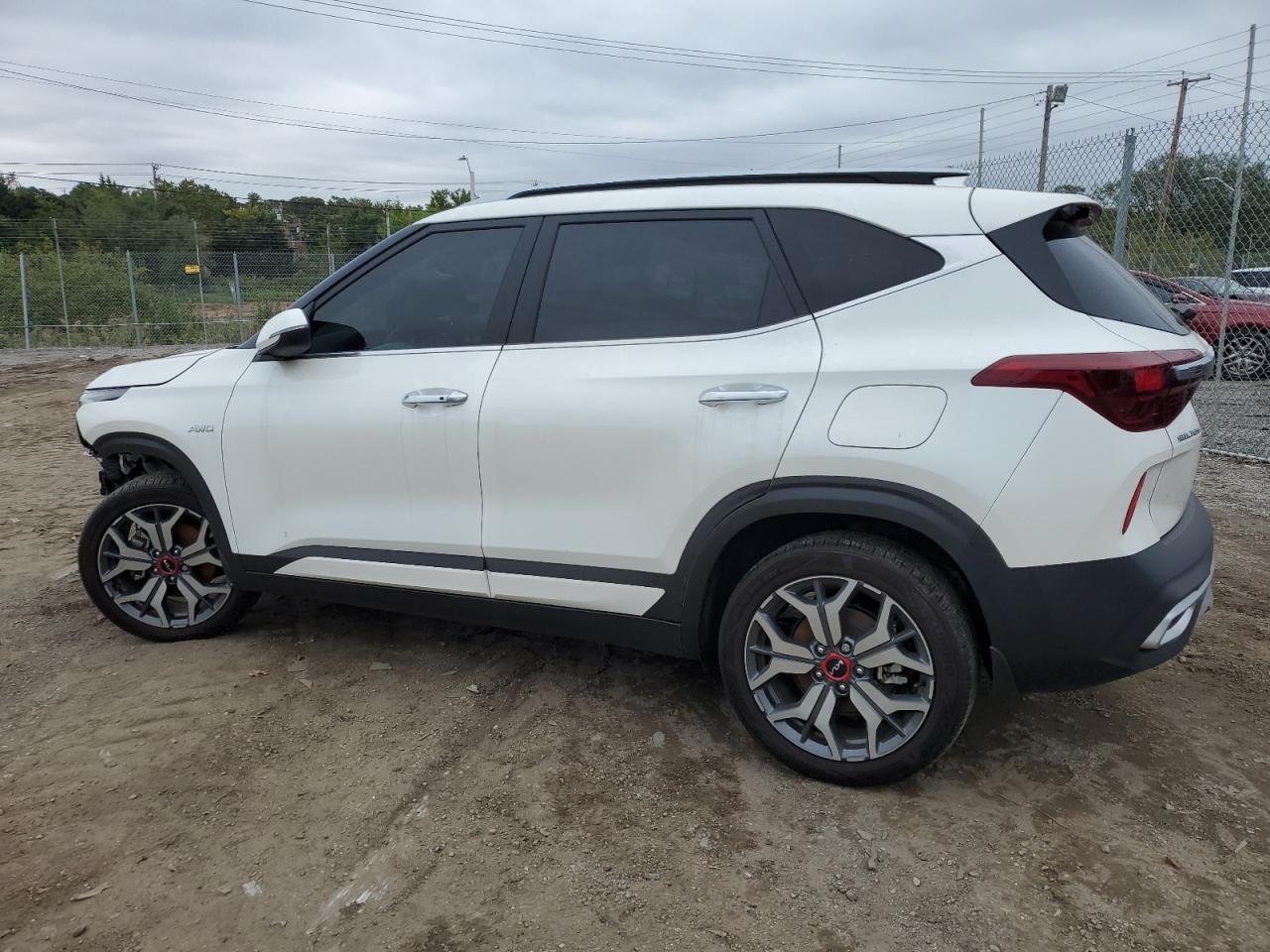 Изображение 2 2022 KIA SELTOS SX 2022 с VIN KNDETCA28N7254911