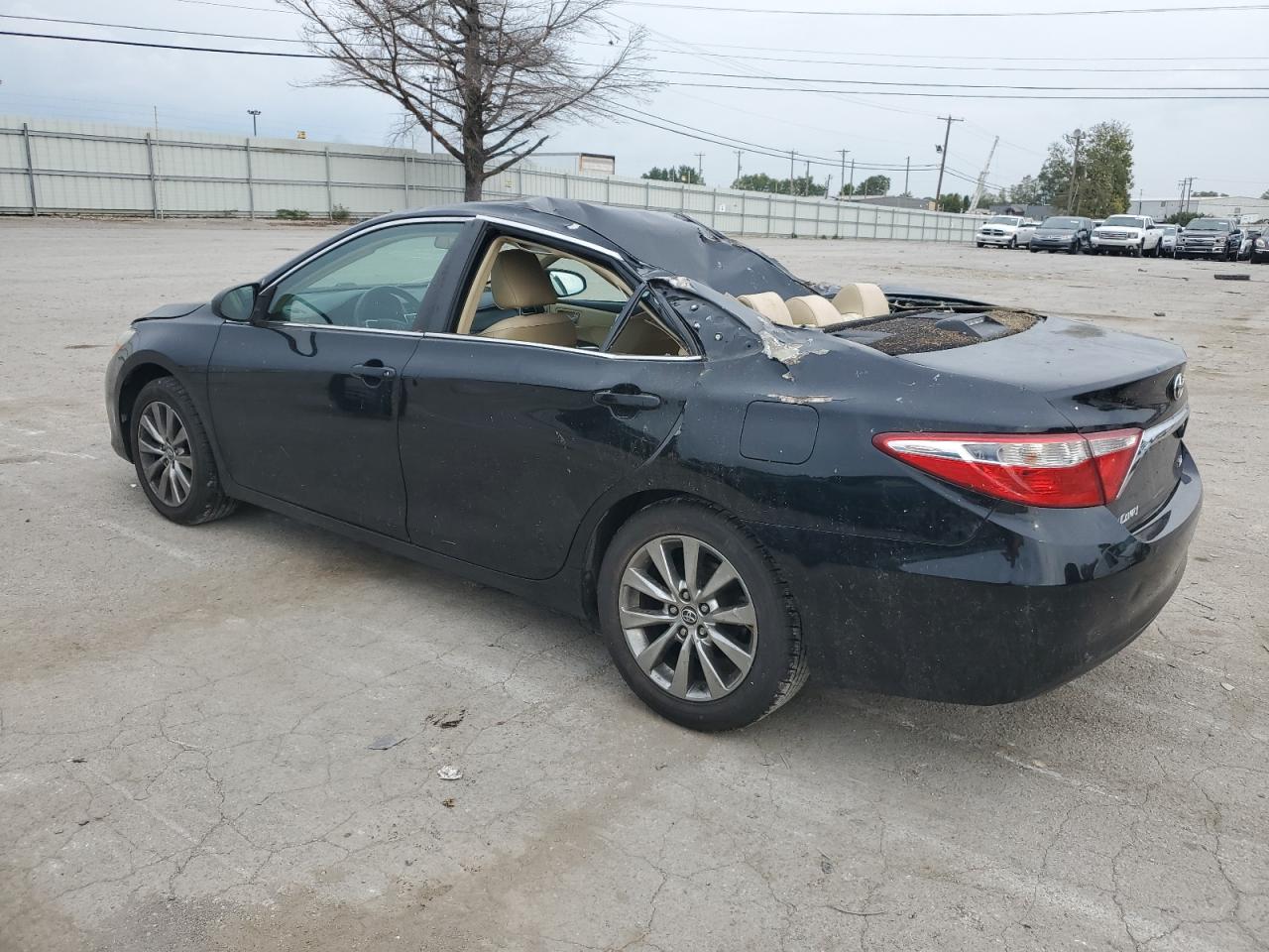 Obraz 2 z 2015 TOYOTA CAMRY LE 2015 z VIN 4T4BF1FK5FR446475
