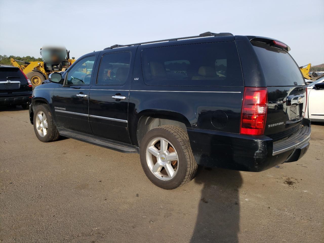 Изображение 2 2011 CHEVROLET SUBURBAN K1500 LTZ 2011 с VIN 1GNSKKE33BR375498