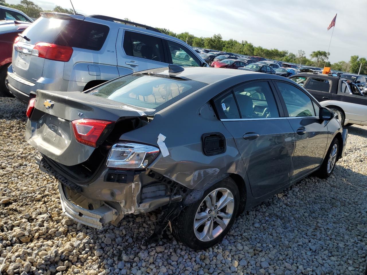 Image 3 of 2019 CHEVROLET CRUZE LT 2019 with VIN 1G1BE5SM1K7110534