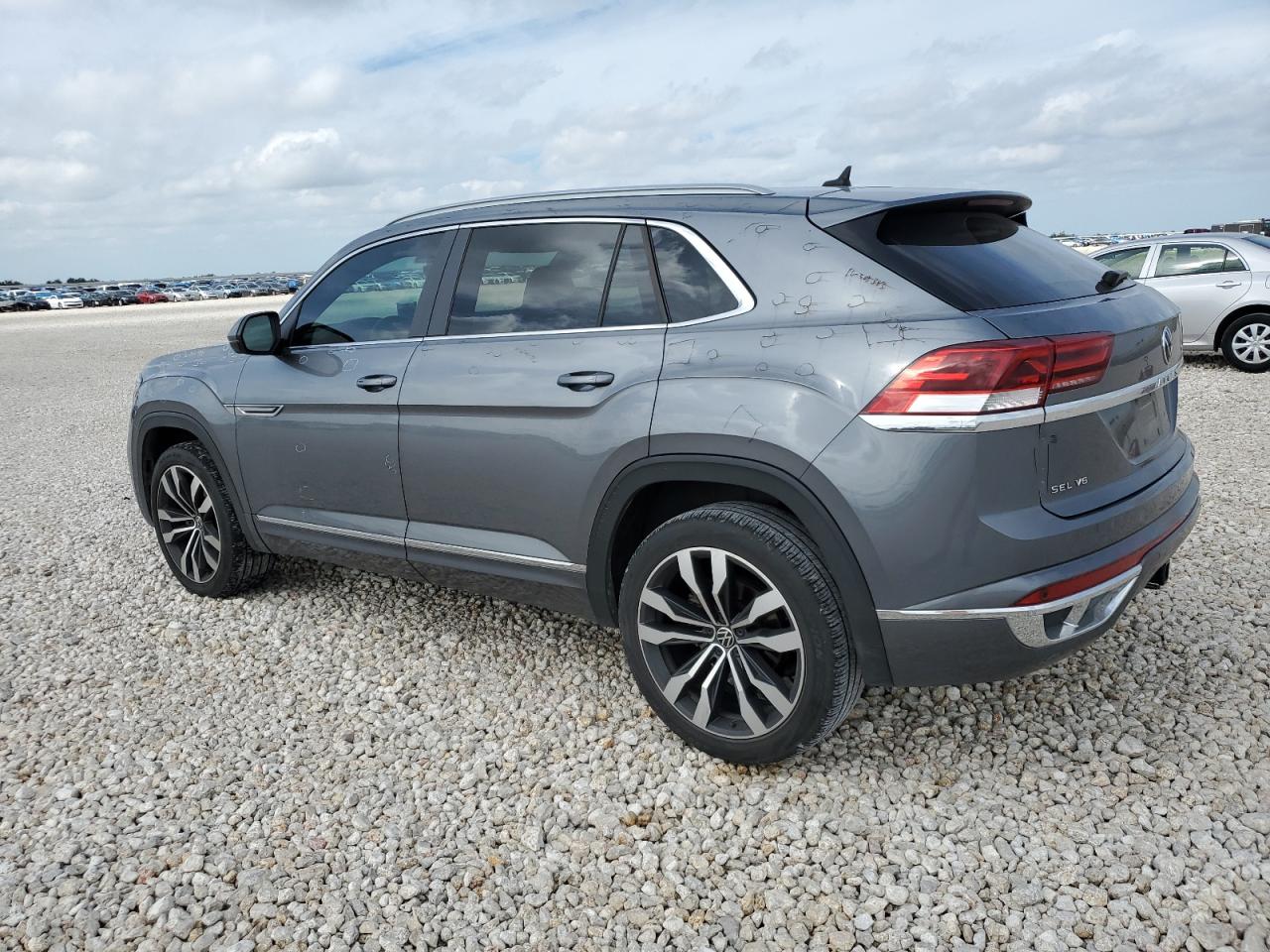 Image 2 of 2020 VOLKSWAGEN ATLAS CROSS SPORT SEL R-LINE 2020 with VIN 1V2SE2CA8LC232311
