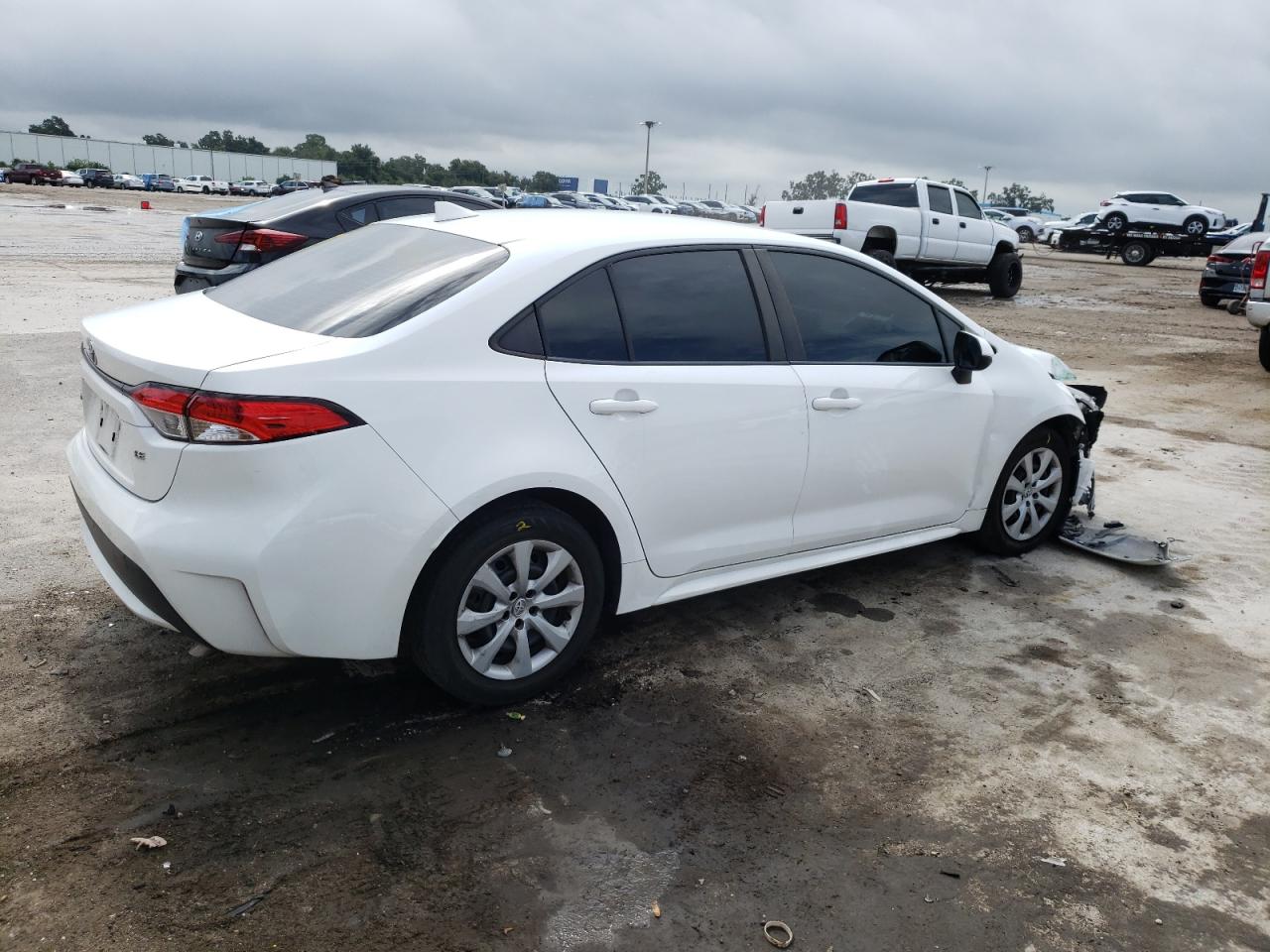 Image 3 of 2020 TOYOTA COROLLA LE 2020 with VIN JTDEPRAE4LJ055808