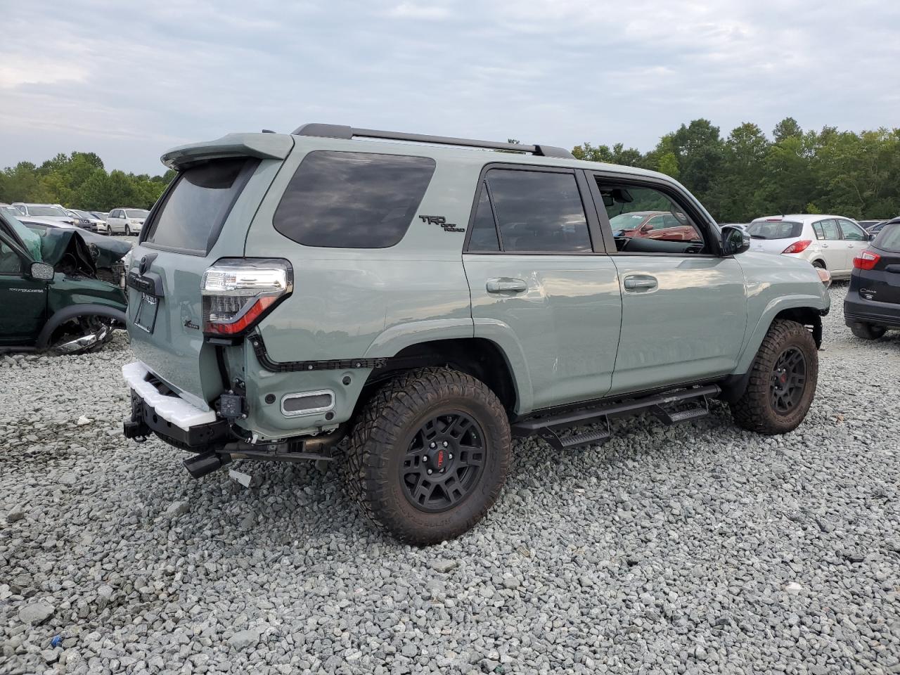 Image 3 of 2023 TOYOTA 4RUNNER SE 2023 with VIN JTERU5JR5P6150498