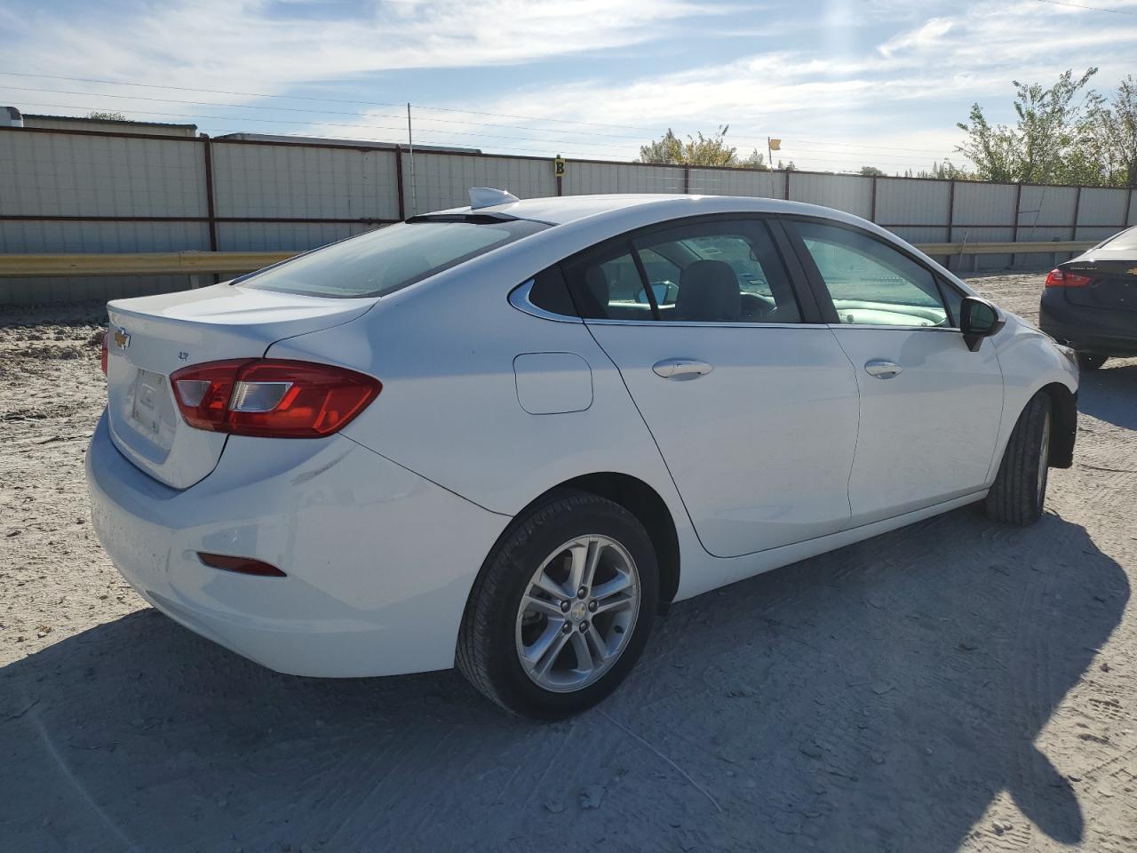 Obraz 3 z 2017 CHEVROLET CRUZE LT 2017 z VIN 1G1BE5SM1H7138598