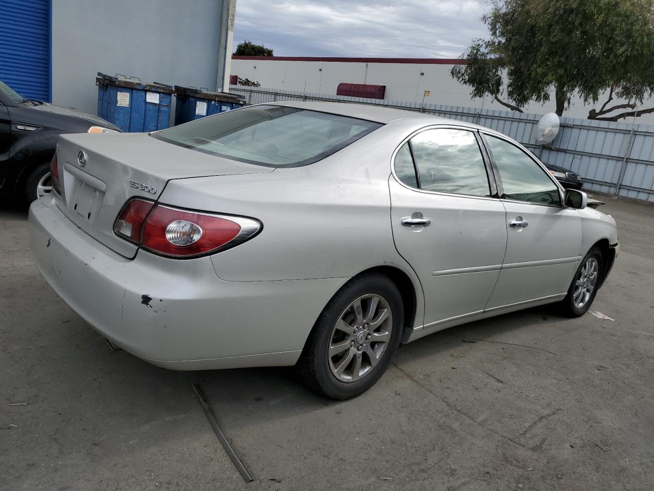 Image 3 of 2002 LEXUS ES 300 2002 with VIN JTHBF30G720050451