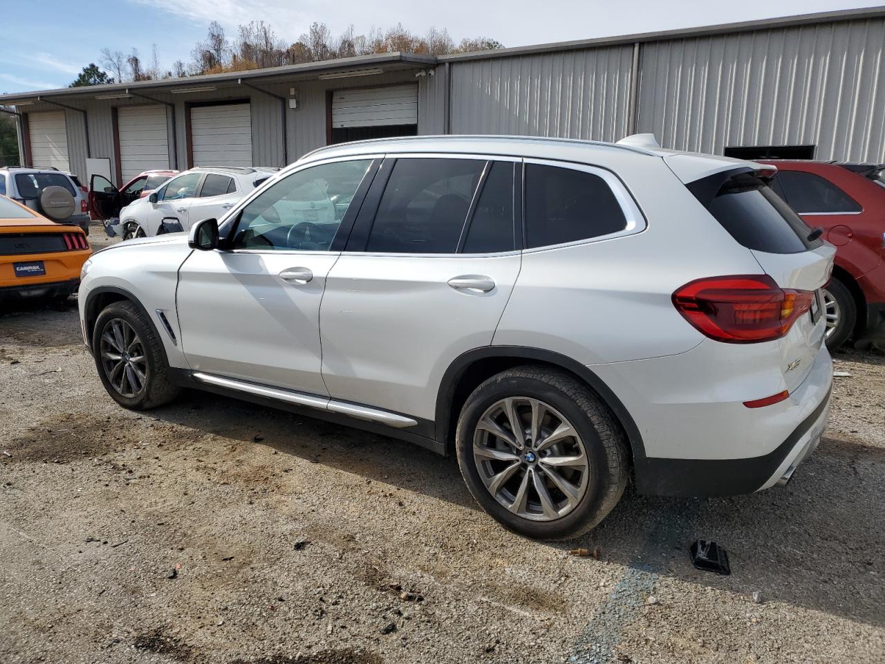 Obraz 2 z 2019 BMW X3 SDRIVE30I 2019 z VIN 5UXTR7C58KLF30478