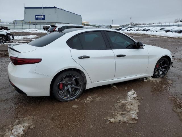 Obraz 3 z 2017 ALFA ROMEO GIULIA TI Q4 2017 z VIN ZARFAEEN4H7551579