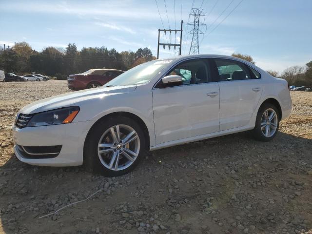 Image 1 of 2015 VOLKSWAGEN PASSAT SE 2015 with VIN 1VWBV7A31FC073992