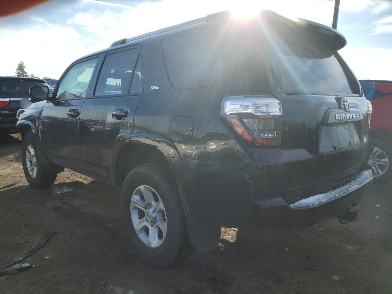 Изображение 2 2023 TOYOTA 4RUNNER SE 2023 с VIN JTEMU5JR0P6116902