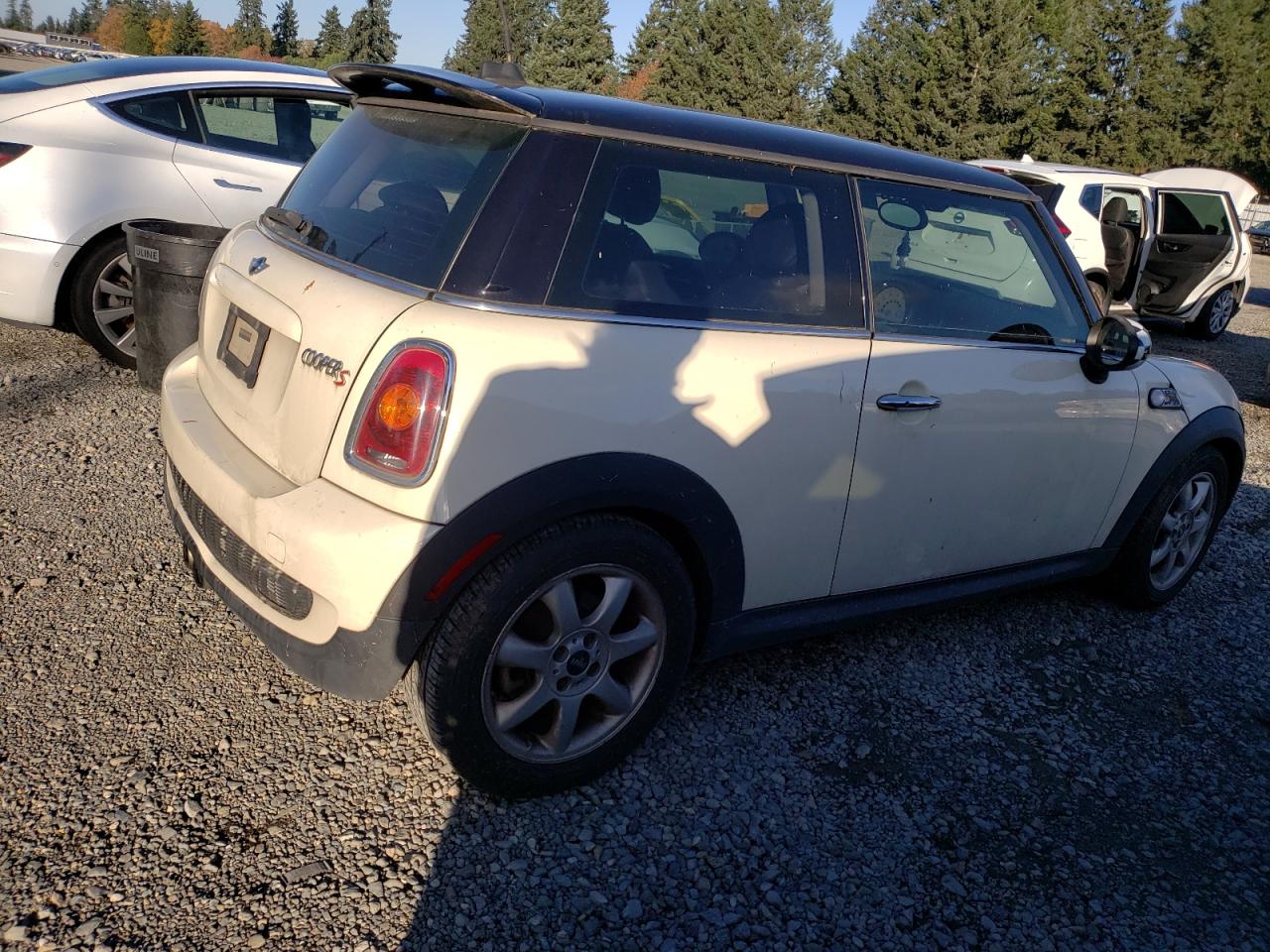 Image 3 of 2010 MINI COOPER S 2010 with VIN WMWMF7C50ATW89227