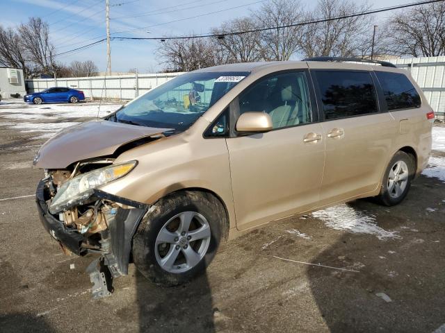 2011 TOYOTA SIENNA LE 2011 image