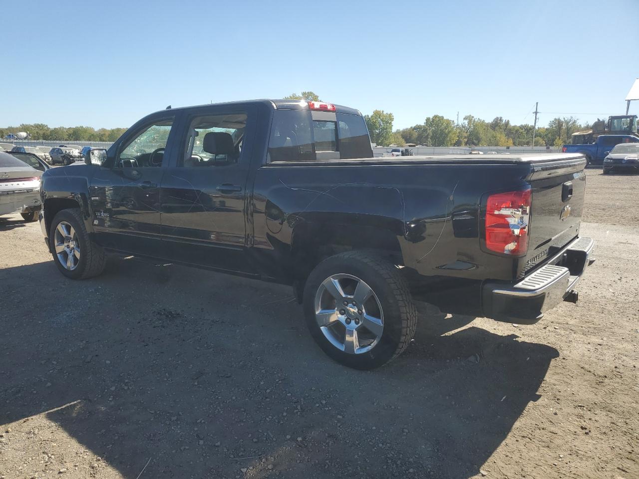Image 2 of 2017 CHEVROLET SILVERADO C1500 LT 2017 with VIN 3GCPCREC7HG187967