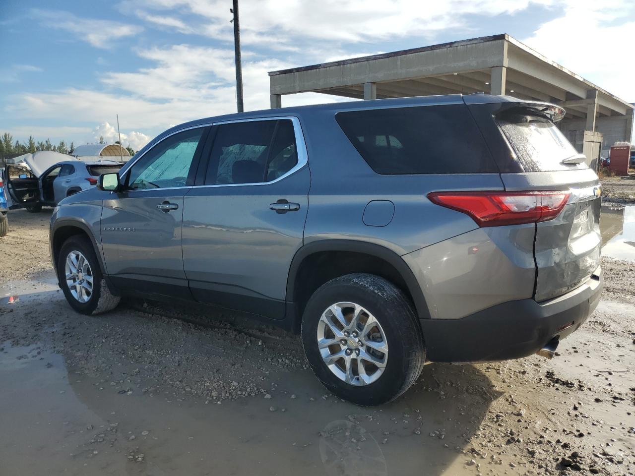 Изображение 2 2019 CHEVROLET TRAVERSE LS 2019 с VIN 1GNERFKW3KJ131847