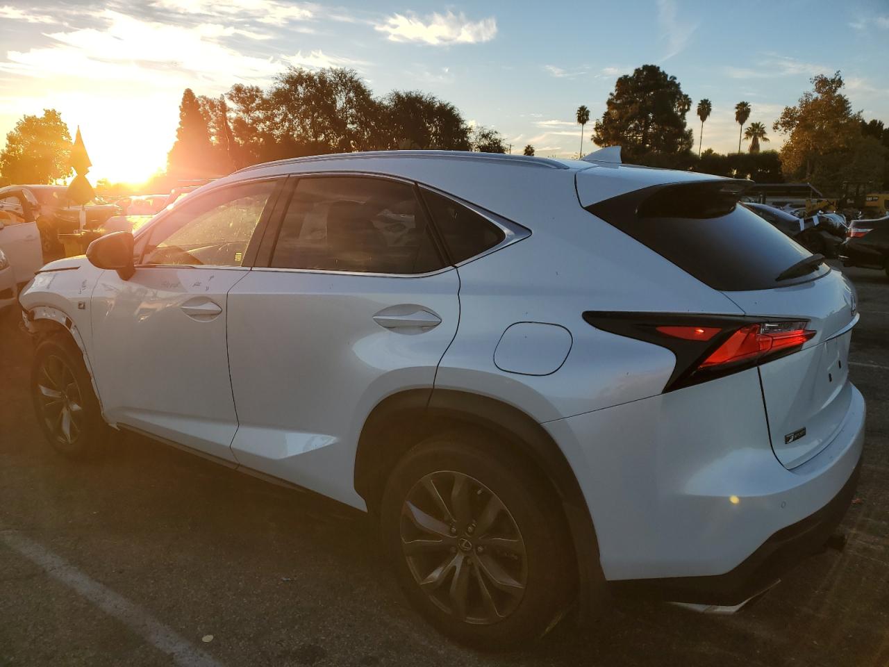 Изображение 2 2015 LEXUS NX 200T 2015 с VIN JTJYARBZ4F2010606