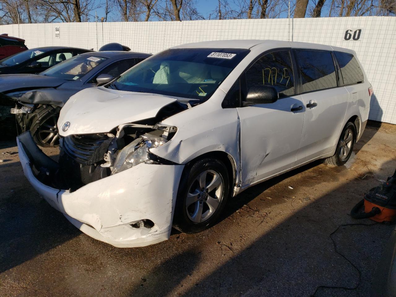 Obraz 1 z 2015 TOYOTA SIENNA  2015 z VIN 5TDZK3DC6FS568881