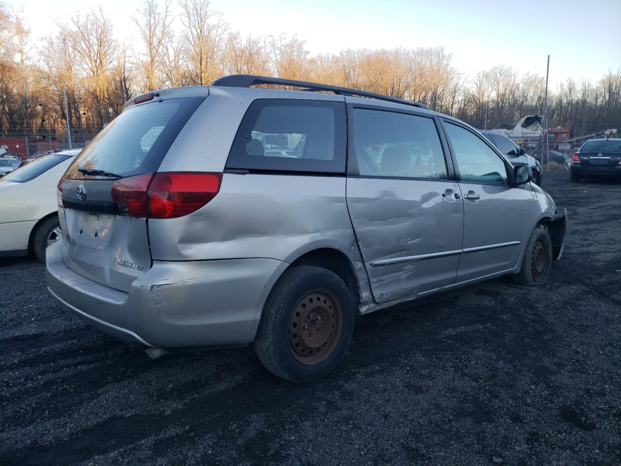 Obraz 3 z 2005 TOYOTA SIENNA CE 2005 z VIN 5TDZA23C45S382608