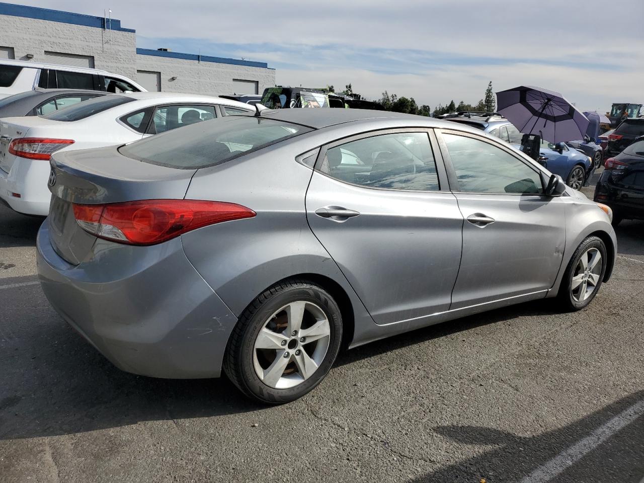 Obraz 3 z 2013 HYUNDAI ELANTRA GLS 2013 z VIN KMHDH4AE5DU725258