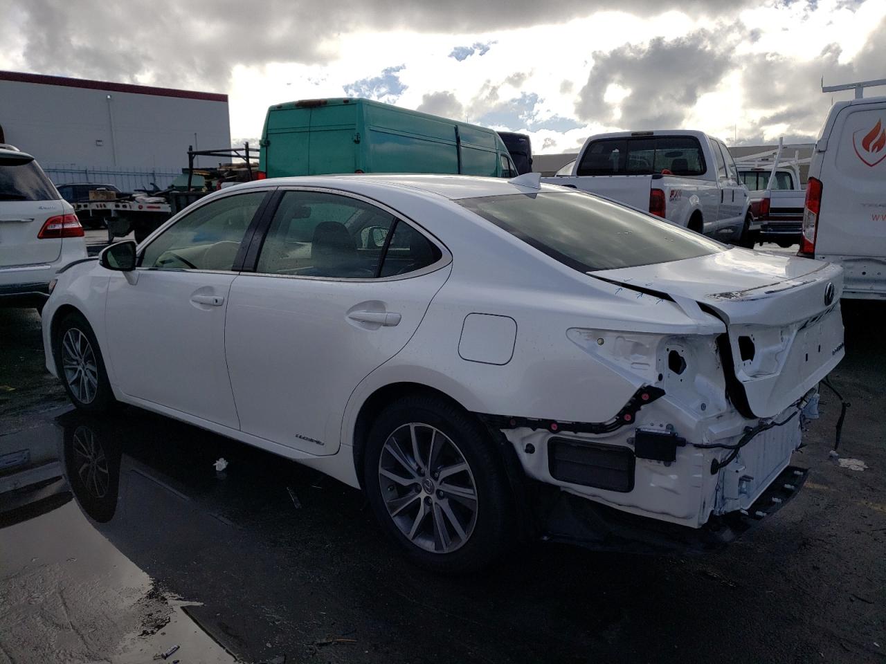 Image 2 of 2016 LEXUS ES 300H 2016 with VIN JTHBW1GG2G2105524