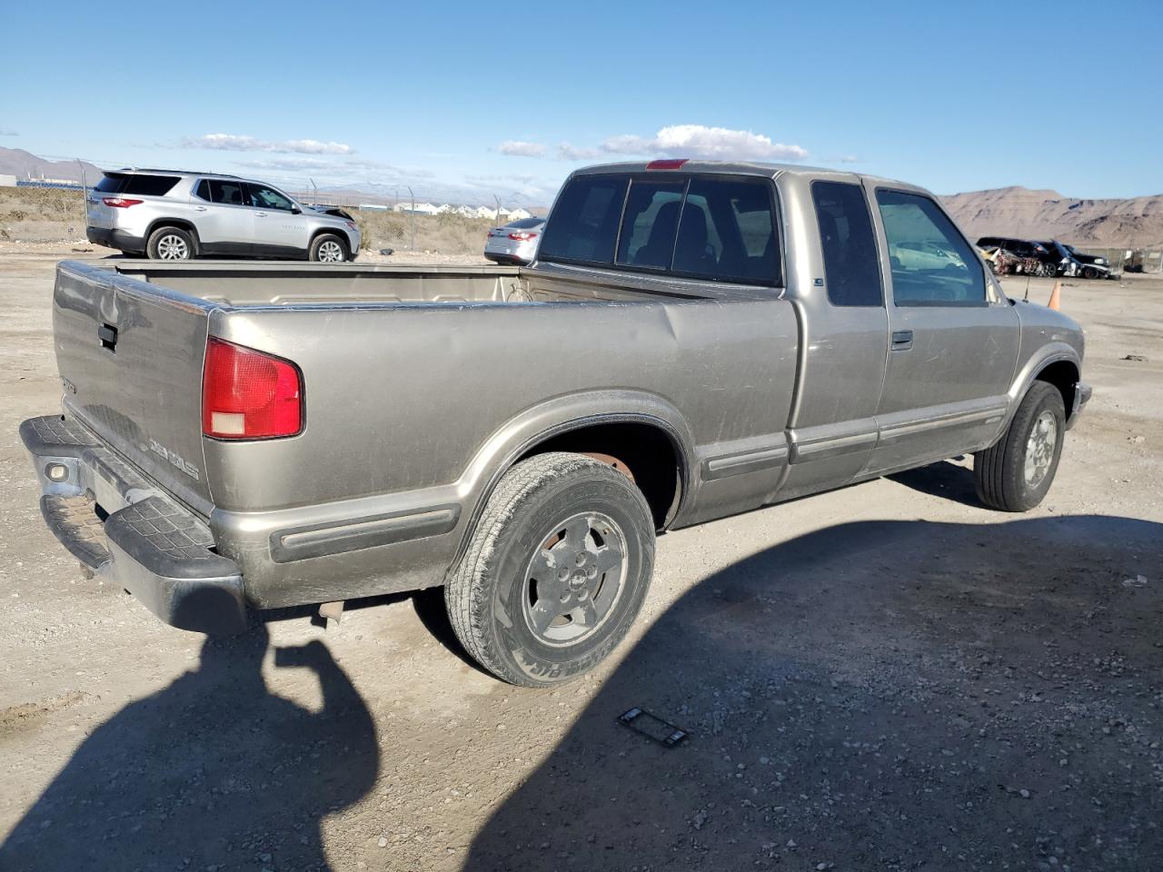 Image 3 of 1998 CHEVROLET S TRUCK S10 1998 with VIN 1GCDT19X7W8122234