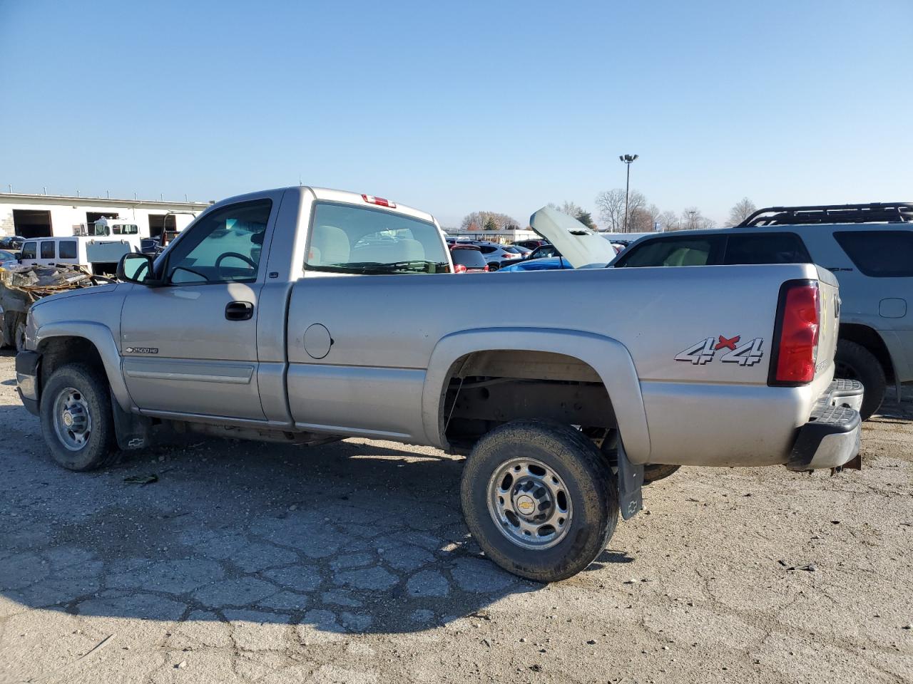 Image 2 of 2004 CHEVROLET SILVERADO K2500 HEAVY DUTY 2004 with VIN 1GCHK24U04E388278