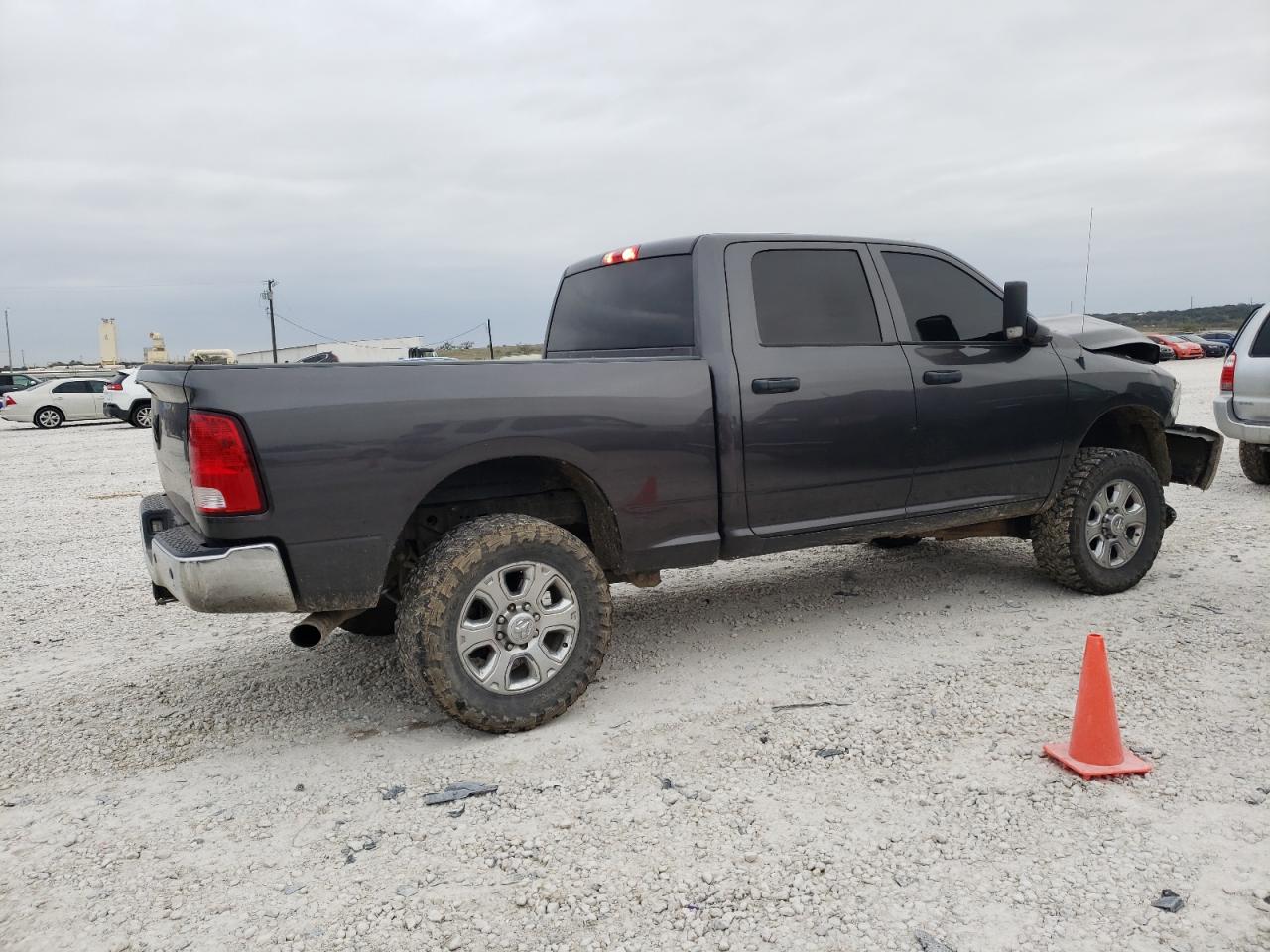 Image 3 of 2018 RAM 2500 ST 2018 with VIN 3C6UR5CL8JG296044