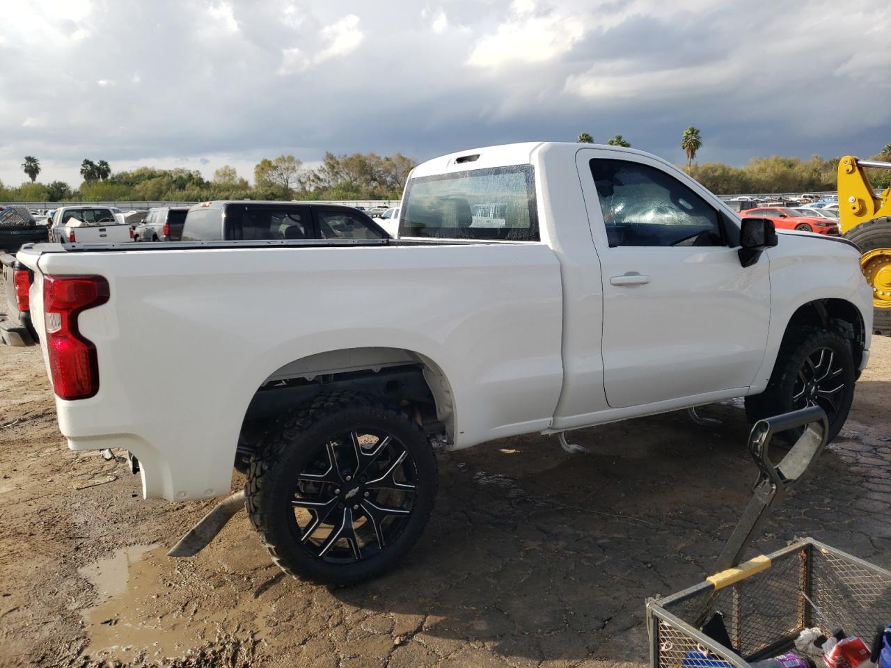 Image 3 of 2021 CHEVROLET SILVERADO C1500 2021 with VIN 3GCNWAEF3MG475697