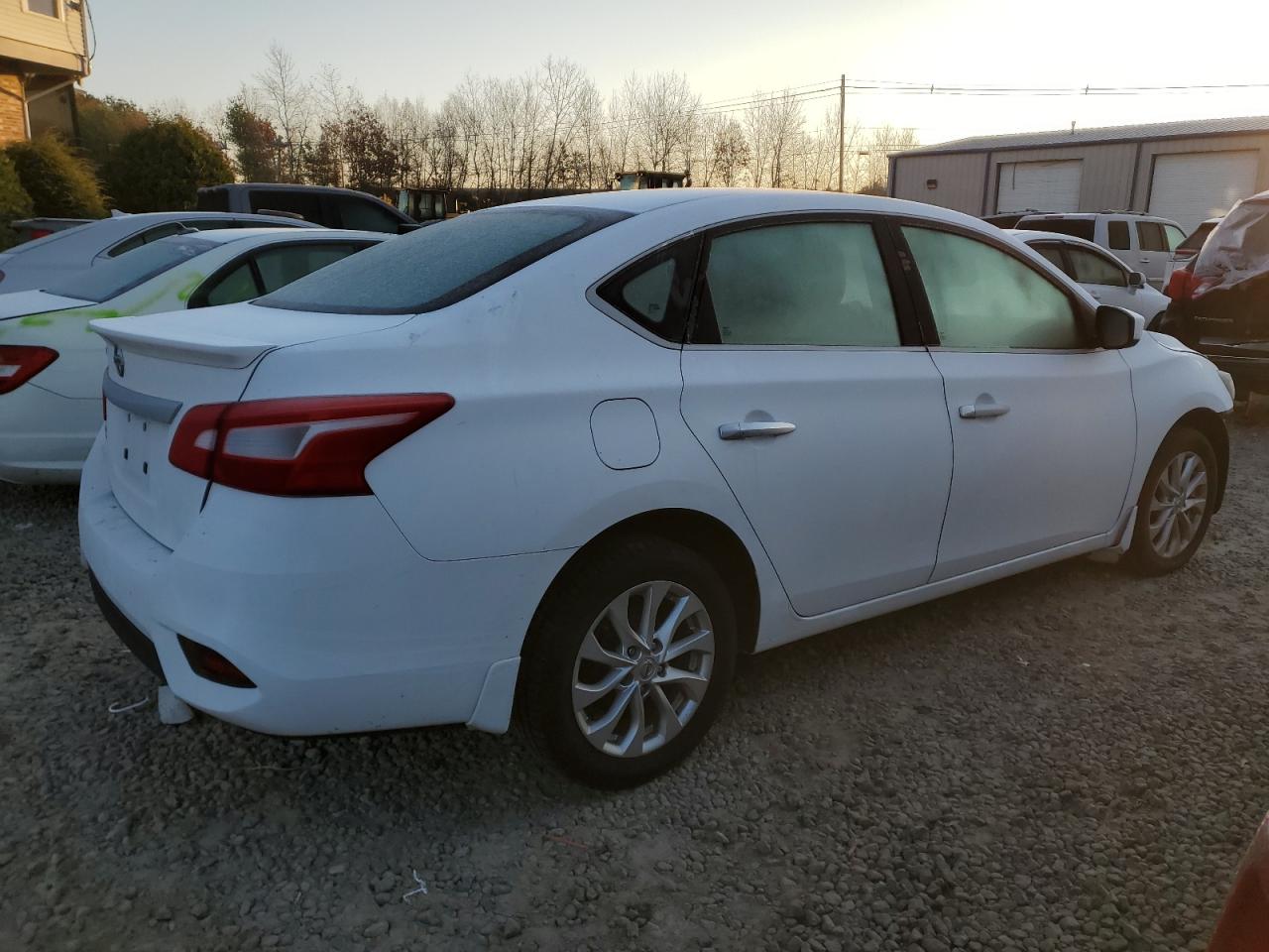 Obraz 3 z 2017 NISSAN SENTRA S 2017 z VIN 3N1AB7APXHY278900