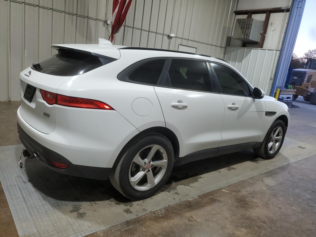 Image 3 of 2018 JAGUAR F-PACE PREMIUM 2018 with VIN SADCJ2FX4JA324594
