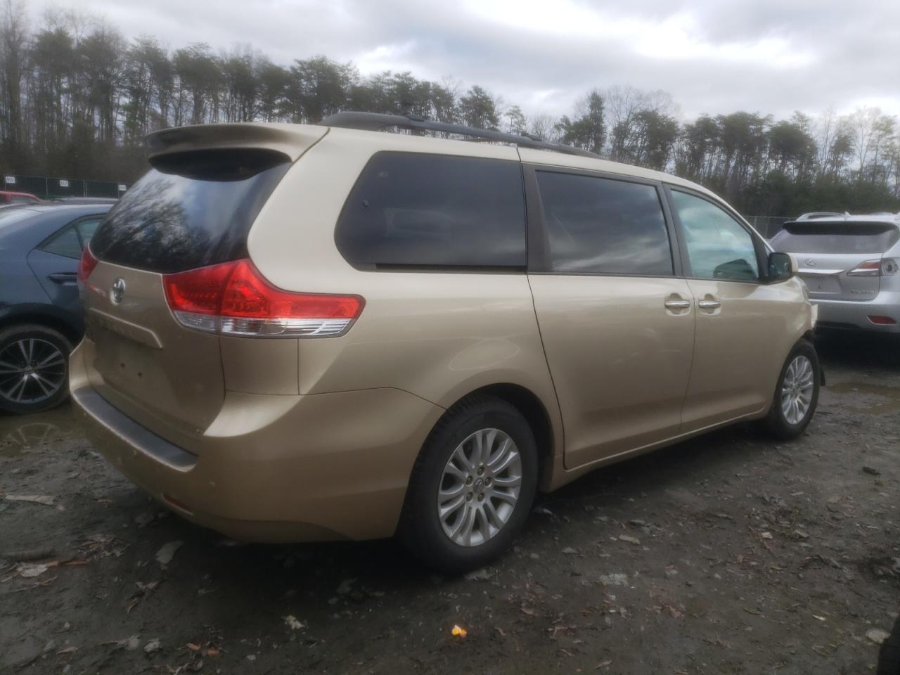 Obraz 3 z 2011 TOYOTA SIENNA XLE 2011 z VIN 5TDYK3DC3BS174227