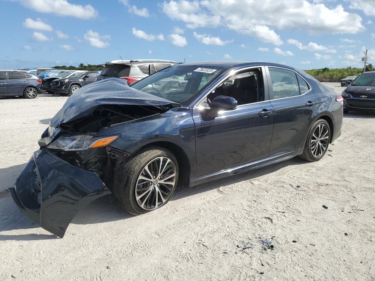 Obraz 1 z 2020 TOYOTA CAMRY SE 2020 z VIN 4T1G11AK0LU857364