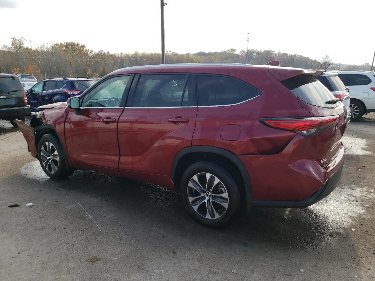 Image 2 of 2021 TOYOTA HIGHLANDER XLE 2021 with VIN 5TDGZRBH1MS127807
