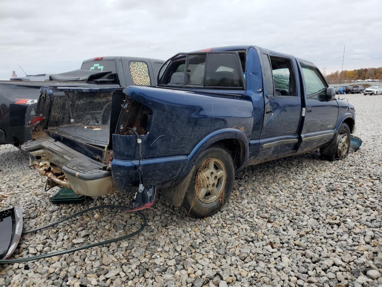 Image 3 of 2002 CHEVROLET S TRUCK S10 2002 with VIN 1GCDT13W72K133330