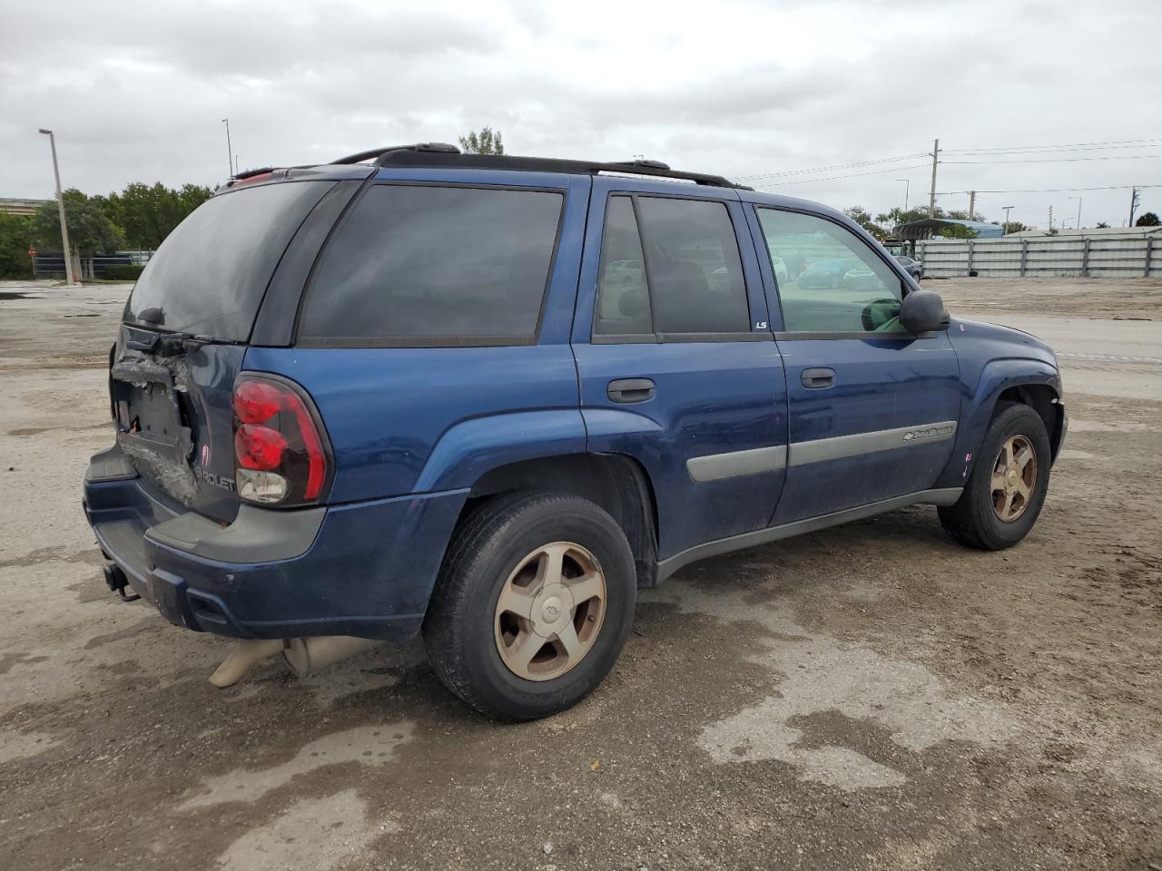 Image 3 of 2004 CHEVROLET TRAILBLAZER LS 2004 with VIN 1GNDS13SX42158698