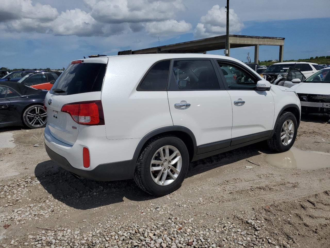 Image 3 of 2015 KIA SORENTO LX 2015 with VIN 5XYKT3A65FG649168