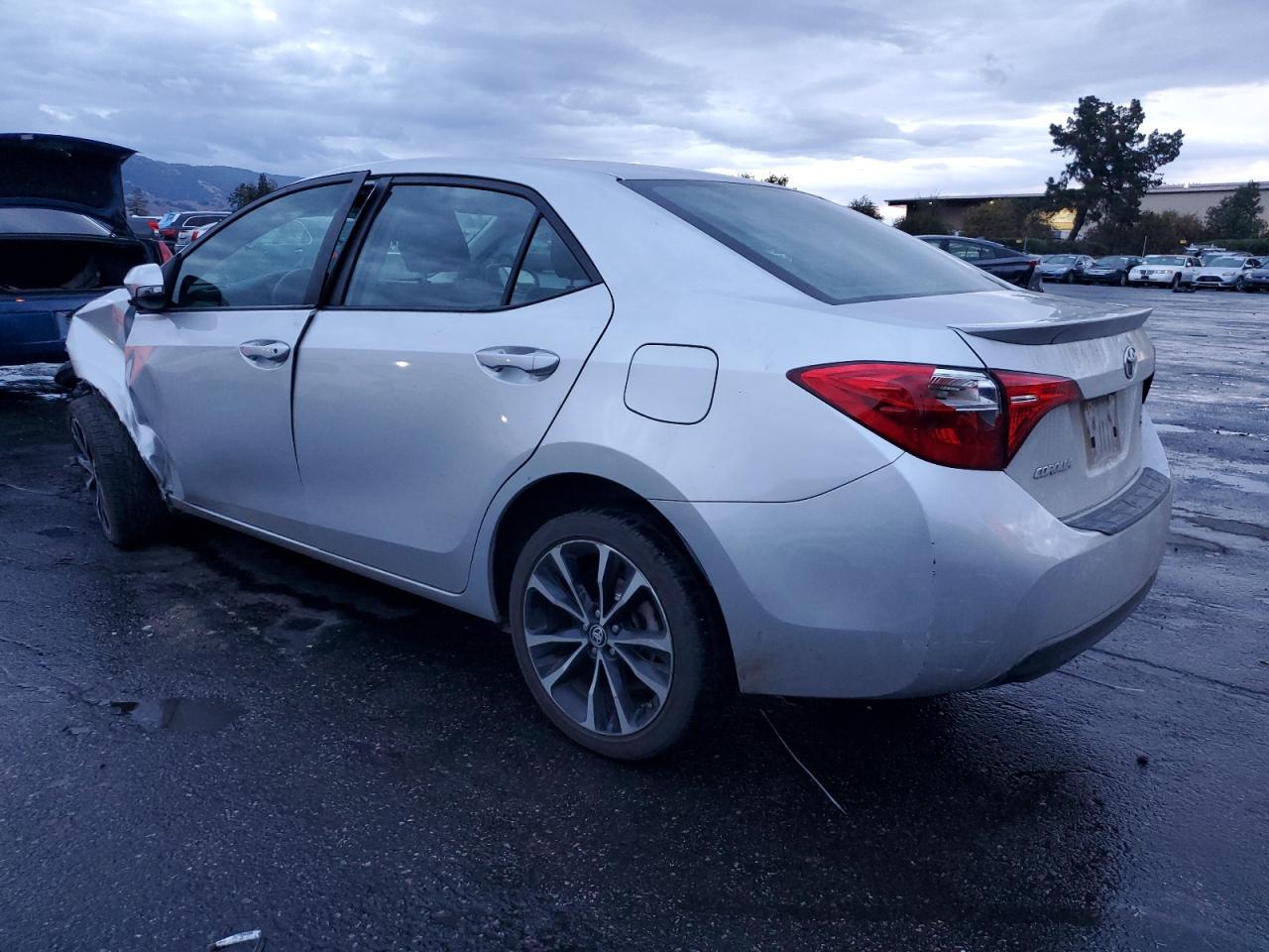 Obraz 2 z 2019 TOYOTA COROLLA L 2019 z VIN 5YFBURHE7KP856633