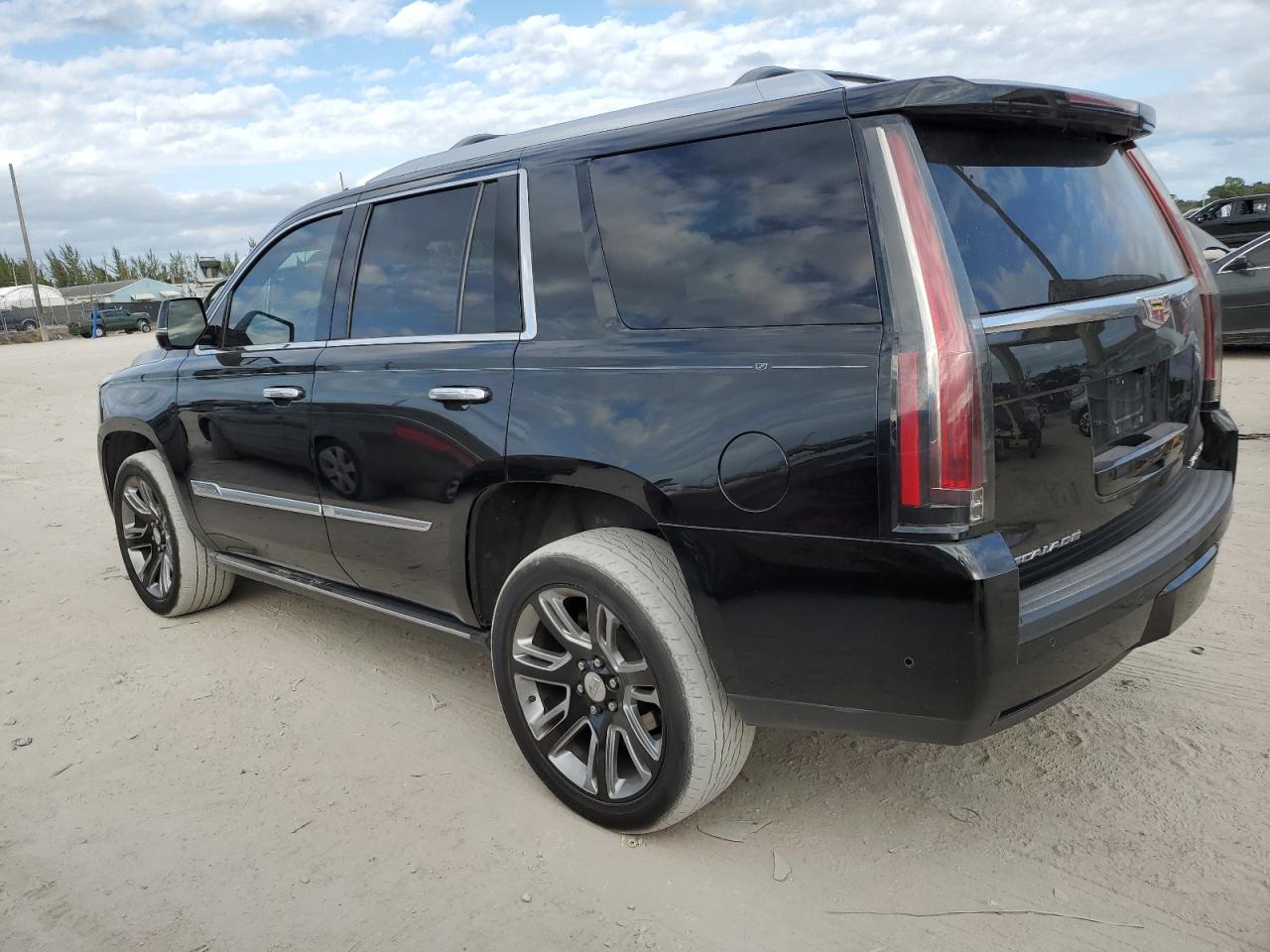 Изображение 2 2017 CADILLAC ESCALADE PREMIUM LUXURY 2017 с VIN 1GYS3CKJ8HR140063