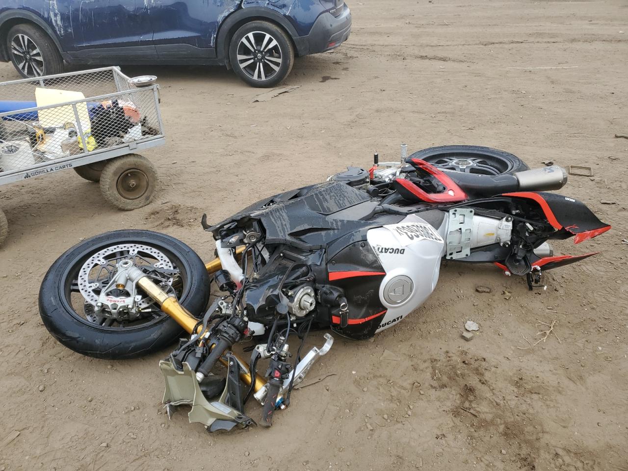 Image 2 of 2023 DUCATI PANIGALE V4S 2023 with VIN ZDMDAGWW1PB004046