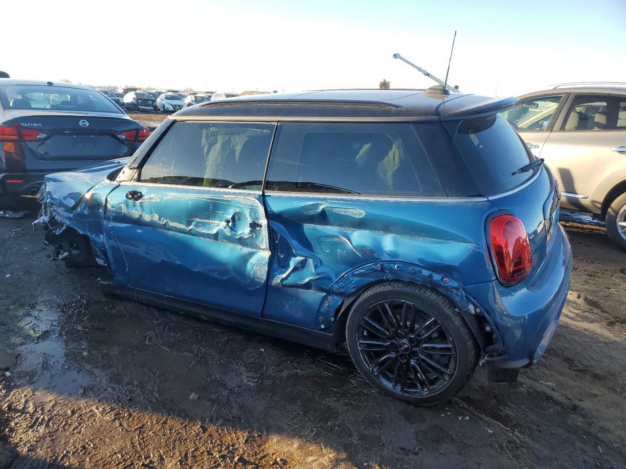 Изображение 2 2024 MINI COOPER S 2024 с VIN WMW53DH03R2U83295