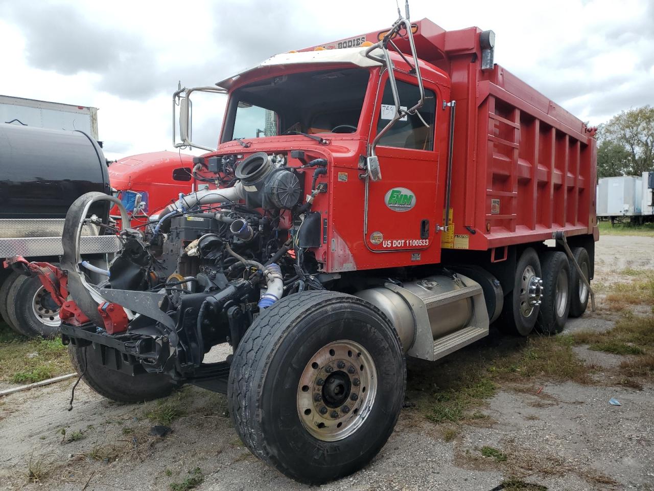 Obraz 2 z 2021 PETERBILT 348  2021 z VIN 1NP3XJ0X5MD745524