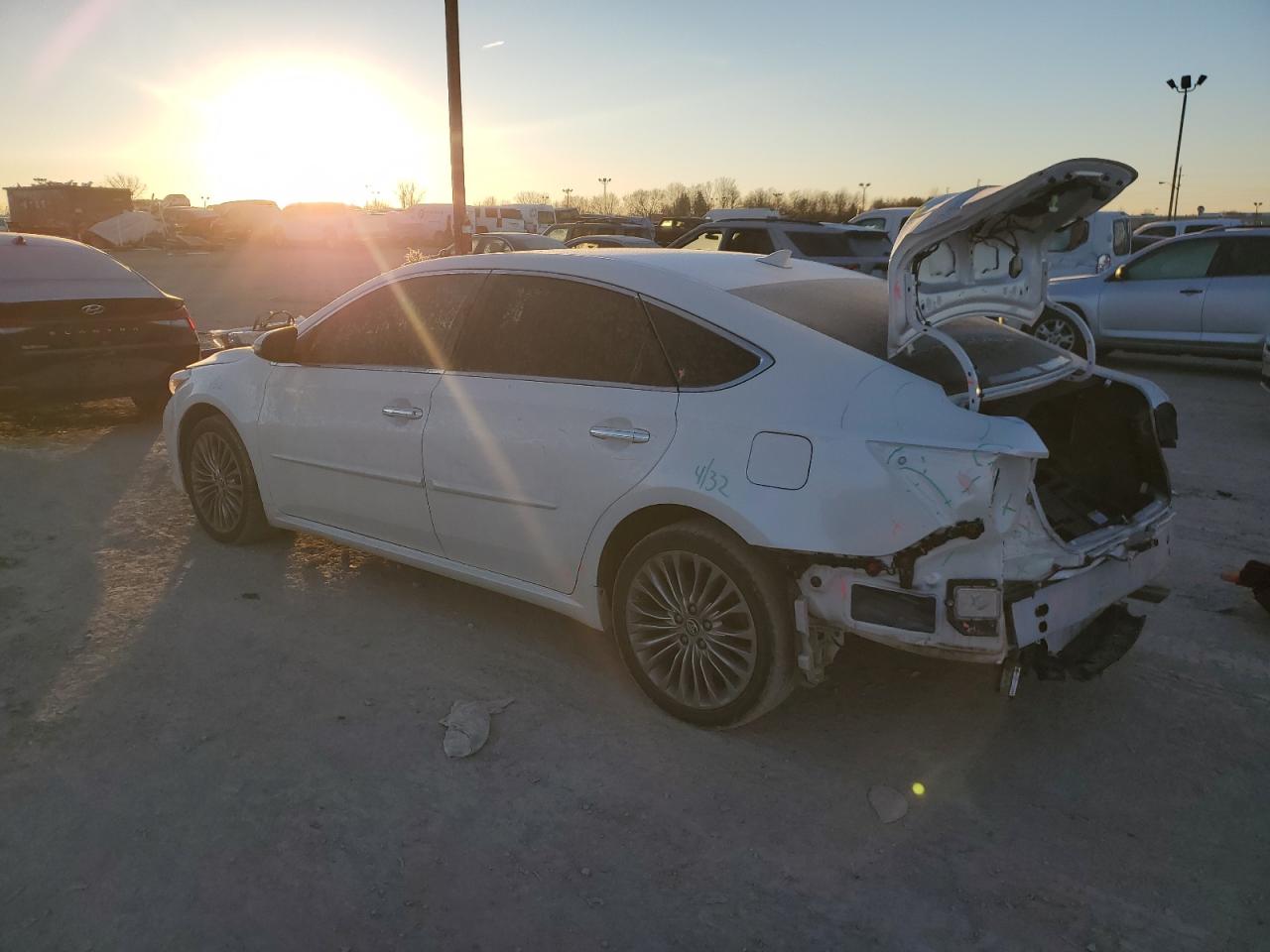 Изображение 2 2016 TOYOTA AVALON XLE 2016 с VIN 4T1BK1EBXGU200952