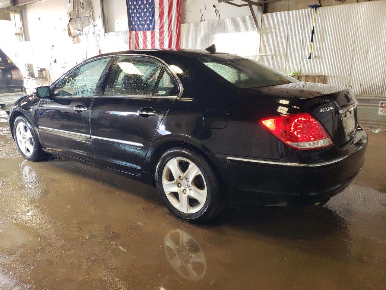 Image 2 of 2006 ACURA RL  2006 with VIN JH4KB16576C004824