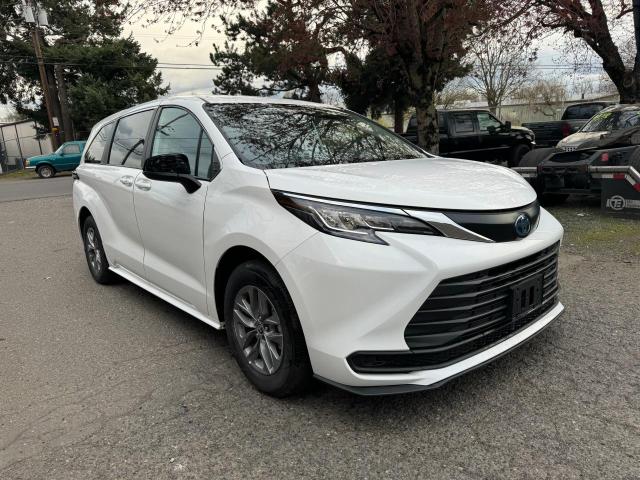 Obraz 1 z 2022 TOYOTA SIENNA LE 2022 z VIN 5TDKRKEC2NS118441