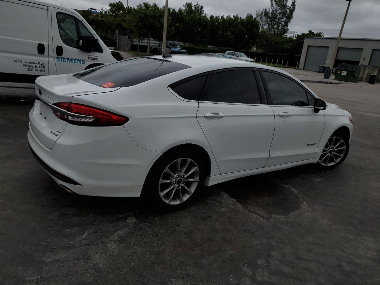 Image 3 of 2017 FORD FUSION SE HYBRID 2017 with VIN 3FA6P0LU1HR381668