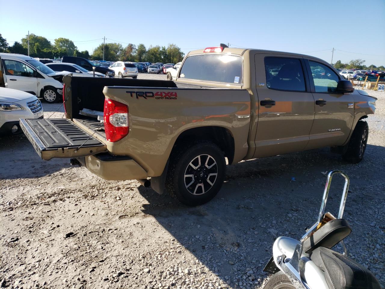 Изображение 3 Toyota Tundra Crewmax Sr5 2020 с VIN 5TFDY5F11LX920299