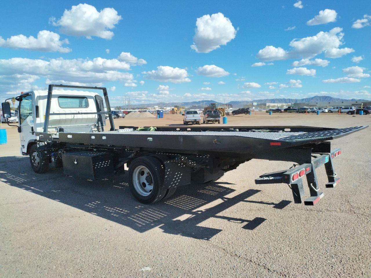Изображение 2 2020 ISUZU NRR 2020 с VIN JALE5W168L7303552