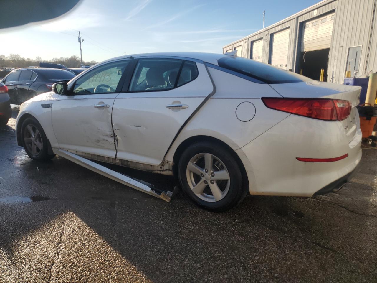 Изображение 2 2015 KIA OPTIMA LX 2015 с VIN KNAGM4A70F5645715